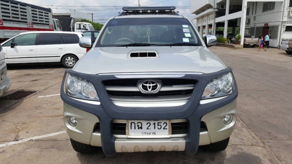 ขาย TOYOTA FORTUNER 3.0 V 4WD เกียร์ออโต้ ปี 2005/2548 รถสวยเดิม เล่มทะเบียนพร้อมโอนครับ