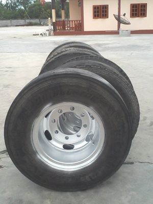 ขายกะทะยาง 1000-20  มี   8  เส้น   8000