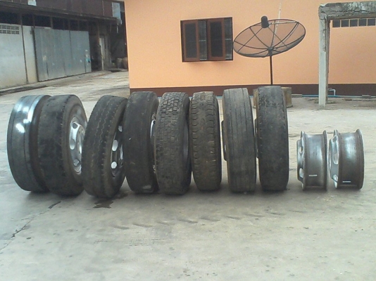 ขายกะทะยาง 1000-20  มี   8  เส้น   8000