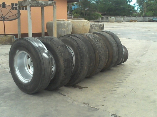 ขายกะทะยาง 1000-20  มี   8  เส้น   8000