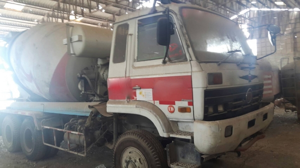 รถนิสสัน  10  ล้อ UD โม่ปูน CWM431 / 250 แรงม้า. ปี 46.   สนใจติด่อ  081 - 6079515