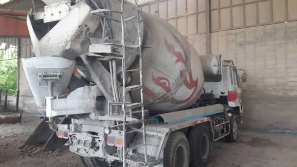 รถนิสสัน  10  ล้อ UD โม่ปูน CWM431 / 250 แรงม้า. ปี 46.   สนใจติด่อ  081 - 6079515