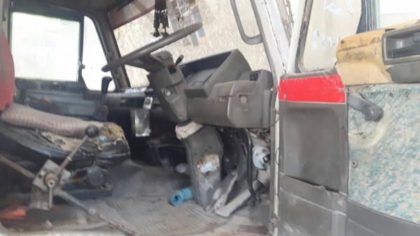 รถนิสสัน  10  ล้อ UD โม่ปูน CWM431 / 250 แรงม้า. ปี 46.   สนใจติด่อ  081 - 6079515