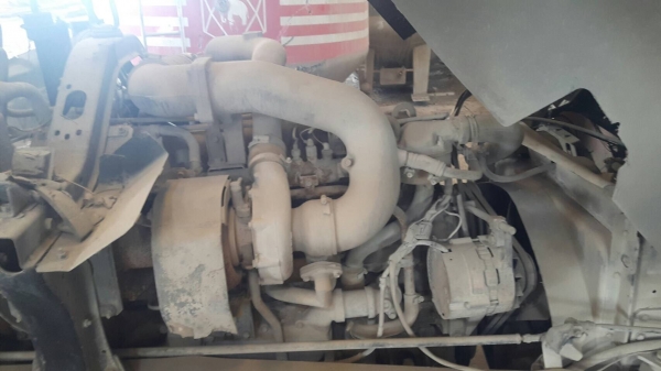 รถนิสสัน  10  ล้อ UD โม่ปูน CWM431 / 250 แรงม้า. ปี 46.   สนใจติด่อ  081 - 6079515