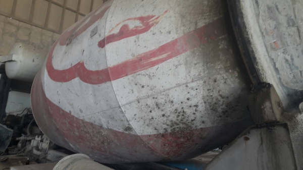 รถนิสสัน  10  ล้อ UD โม่ปูน CWM431 / 250 แรงม้า. ปี 46.   สนใจติด่อ  081 - 6079515