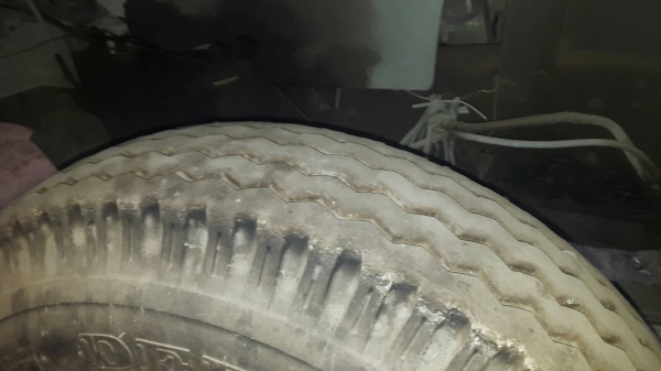 รถนิสสัน  10  ล้อ UD โม่ปูน CWM431 / 250 แรงม้า. ปี 46.   สนใจติด่อ  081 - 6079515