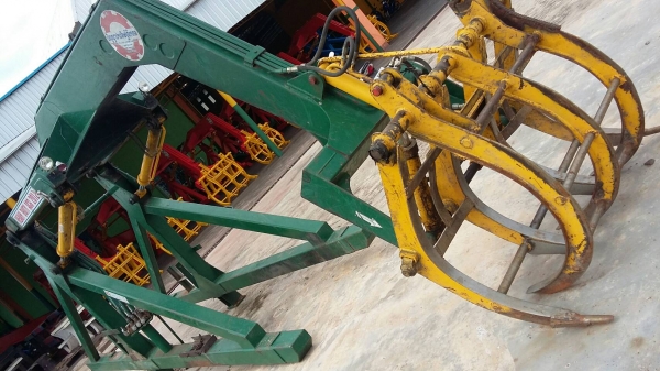 เครื่องคีบอ้อย มือสอง FORD5000 6600 มือสอง ใช้งานได้ทันที