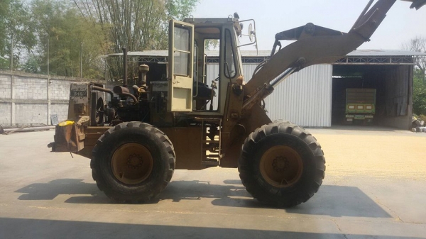 ขายรถตักKOMATSU  515  มีแอร์   พร้อมใช้งาน  ราคาต่อรองได้