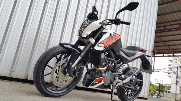 KTM Duke200 2015 ABS ท้อปสุด ไมล์น้อย มีประกันศูนย์ ต่อรองได้จ้า