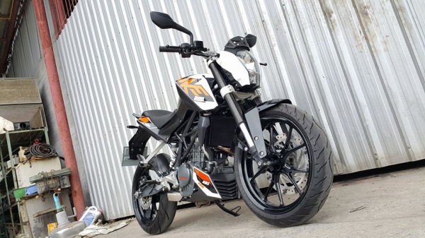 KTM Duke200 2015 ABS ท้อปสุด ไมล์น้อย มีประกันศูนย์ ต่อรองได้จ้า KTM Duke200 2015 ABS ท้อปสุด ไมล์น้อย มีประกันศูนย์ ต่อรองได้จ้า
