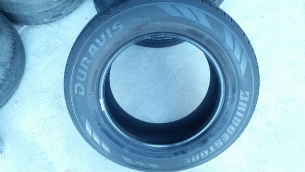 ขายยาง215/65/16 ปี 0814 BEIDGESTONE R611  4 เส้น