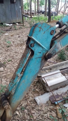 รถแบคโฮ ยี่ห้อ KOMATSU PC30 รุ่น 8 มีจานดันหน้า แขนพับได้ เครื่อง 3 สูบ คอนโทรลสั้น