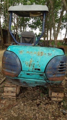 รถแบคโฮ ยี่ห้อ KOMATSU PC30 รุ่น 8 มีจานดันหน้า แขนพับได้ เครื่อง 3 สูบ คอนโทรลสั้น