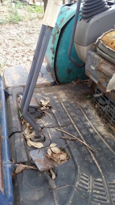 รถแบคโฮ ยี่ห้อ KOMATSU PC30 รุ่น 8 มีจานดันหน้า แขนพับได้ เครื่อง 3 สูบ คอนโทรลสั้น