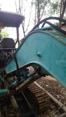 รถแบคโฮ ยี่ห้อ KOMATSU PC30 รุ่น 8 มีจานดันหน้า แขนพับได้ เครื่อง 3 สูบ คอนโทรลสั้น