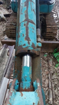 รถแบคโฮ ยี่ห้อ KOMATSU PC30 รุ่น 8 มีจานดันหน้า แขนพับได้ เครื่อง 3 สูบ คอนโทรลสั้น