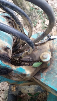 รถแบคโฮ ยี่ห้อ KOMATSU PC30 รุ่น 8 มีจานดันหน้า แขนพับได้ เครื่อง 3 สูบ คอนโทรลสั้น