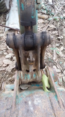 รถแบคโฮ ยี่ห้อ KOMATSU PC30 รุ่น 8 มีจานดันหน้า แขนพับได้ เครื่อง 3 สูบ คอนโทรลสั้น