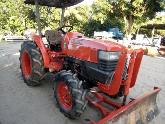 ขายรถไถคูโบต้า 34 แรง พร้อมอุปกรณ์ 3 ชิ้น ราคาต่อรองได้ เล่มพร้อม ดันหน้า พานหก โรตารี่