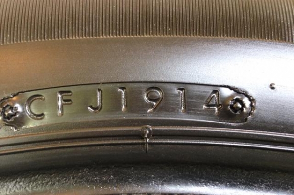 ยาง Bridgestone 235 55 18 ปี14 ดอกเยอะ ราคาไม่แพง