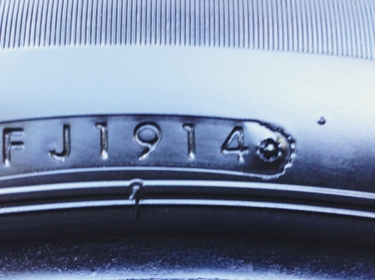 ยาง Bridgestone 235 55 18 ปี14 ดอกเยอะ ราคาไม่แพง