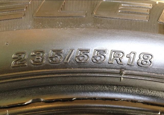 ยาง Bridgestone 235 55 18 ปี14 ดอกเยอะ ราคาไม่แพง