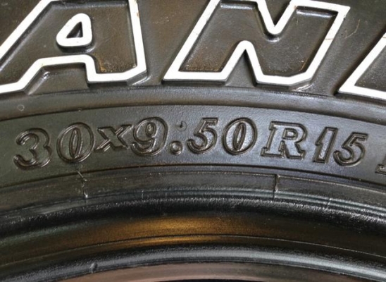 ยาง All Dunlop 30 9.5 R15 ปี12 พร้อมใช้งาน ราคาไม่แพง