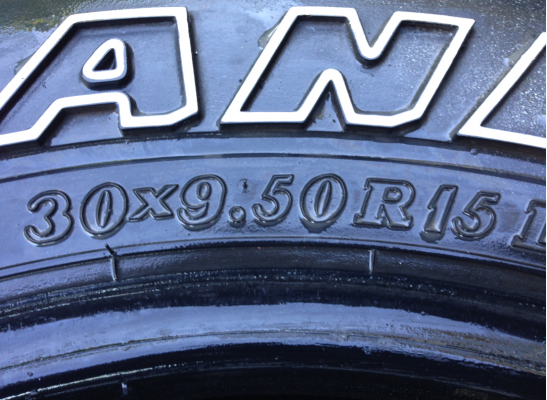 ยาง All Dunlop 30 9.5 R15 ปี12 พร้อมใช้งาน ราคาไม่แพง