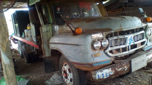 ขายรถแทรลเลอร์ ISUZU หัวยาว รถบรรทุกรถเกี่ยว เพลาเดียว 10ล้อขายราคา 250,000บาท