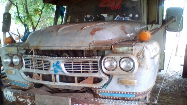 ขายรถแทรลเลอร์ ISUZU หัวยาว รถบรรทุกรถเกี่ยว เพลาเดียว 10ล้อขายราคา 250,000บาท