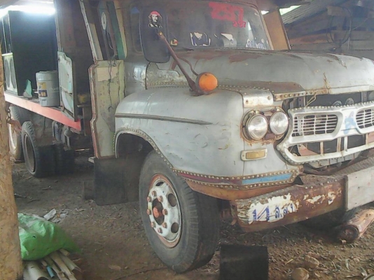 ขายรถแทรลเลอร์ ISUZU หัวยาว รถบรรทุกรถเกี่ยว เพลาเดียว 10ล้อขายราคา 250,000บาท