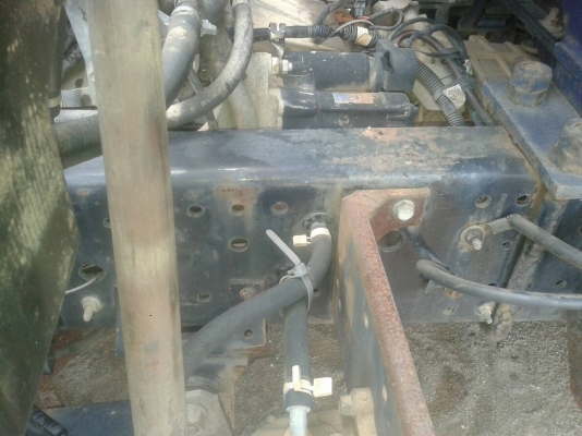 รถอีซูซุ 6 ล้อ ( บรรทุกน้ำมัน ) NQR / 130 แรงม้า. ปี 48.     สนใจติดต่อ  081 - 6079515