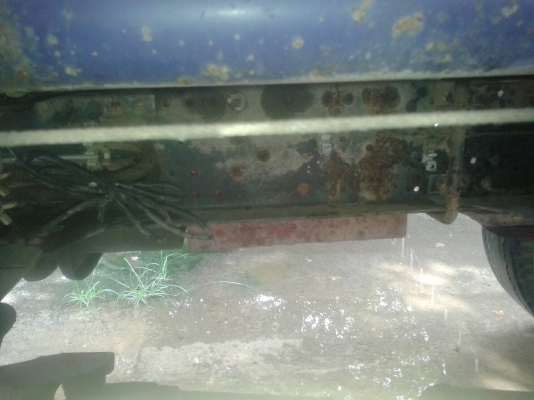 รถอีซูซุ 6 ล้อ ( บรรทุกน้ำมัน ) NQR / 130 แรงม้า. ปี 48.     สนใจติดต่อ  081 - 6079515