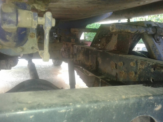 รถอีซูซุ 6 ล้อ ( บรรทุกน้ำมัน ) NQR / 130 แรงม้า. ปี 48.     สนใจติดต่อ  081 - 6079515