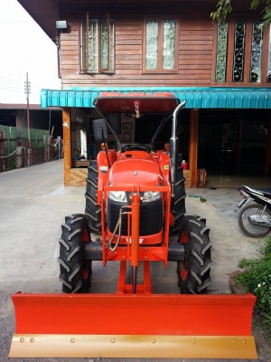 คูโบต้า L4708 4 WD พร้อมใบมีดดันหน้าใหม่