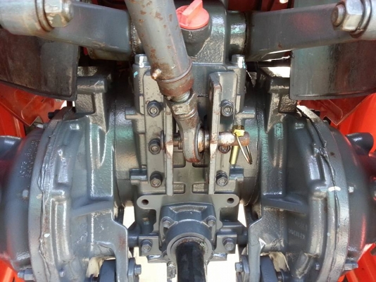 คูโบต้า L4708 4 WD พร้อมใบมีดดันหน้าใหม่