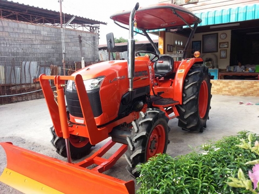 คูโบต้า L4708 4 WD พร้อมใบมีดดันหน้าใหม่