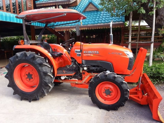 คูโบต้า L4708 4 WD พร้อมใบมีดดันหน้าใหม่