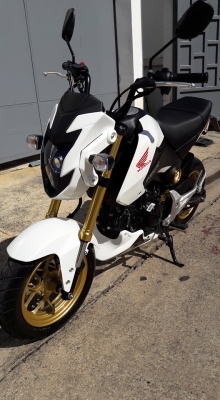 ขาย New msx 125 ตัวใหม่ล่าสุด รถ 3 เดือน เครื่องเดิมๆเลยออกจากโรงงานแท้ๆไม่เคยแกะ วิ่งมา 1000 กว่าโล คลัชเดิมๆ  โช๊คหลังแก๊สแต่ง ไฟเลี้ยวแต่ง  ที่บังโซ่แต่ง  ล้อแม็กทองจากโรงงานแท้ๆ ไปหน้าลูกแก้วเดิมๆ หน้าอกล่าง แต่งสวย  ระบบไฟปกติทุกอย่าง ย้ำนะคับว่ารถ 3