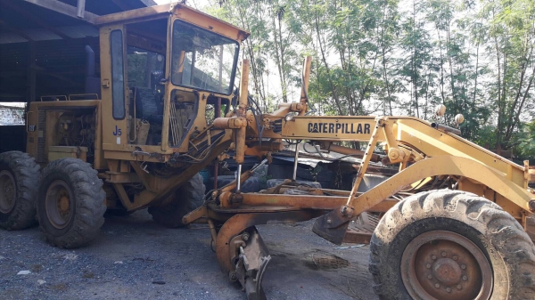 รถเกรด CAT 140G - 72V. ปี 52. สนใจติดต่อ  081 - 6079515
