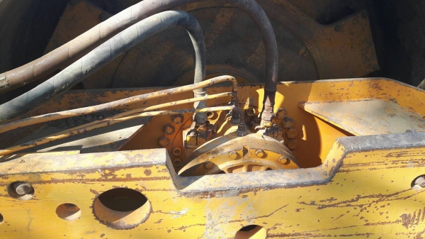 ขาย รถบด STA - VV900.D.   สนใจติดต่อ  081 - 6079515