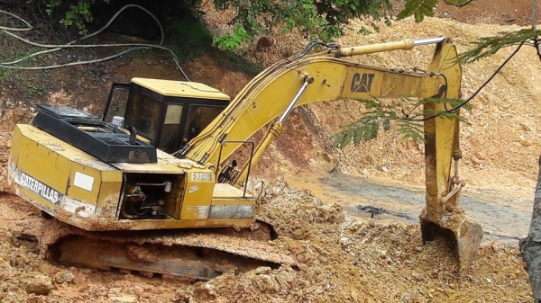 CAT E200B  รถพร้อมใช้ เอกสารใบอินวอย