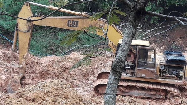 CAT E200B  รถพร้อมใช้ เอกสารใบอินวอย