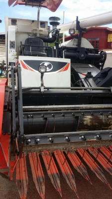 รถเกี่ยวข้าวคูโบต้า รุ่น DC70g รถปี58ใช้งานได้ปีเดียว แถมพ่วงและหัวเกี่ยวข้าวโพด