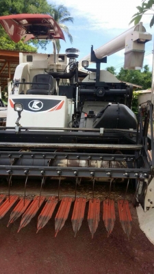 รถเกี่ยวข้าวคูโบต้า รุ่น DC70g รถปี58ใช้งานได้ปีเดียว แถมพ่วงและหัวเกี่ยวข้าวโพด