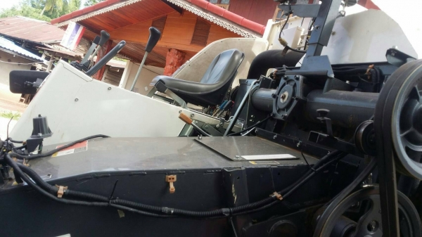 รถเกี่ยวข้าวคูโบต้า รุ่น DC70g รถปี58ใช้งานได้ปีเดียว แถมพ่วงและหัวเกี่ยวข้าวโพด