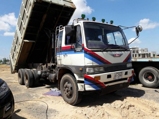 ขายรถ10ล้อ ดั้ม2เพลา 3M เครื่อง240แรง รถสวยสภาพพร้อมใช้งาน เอกสารพร้อมโอน ราคา950,000 สนใจโทร 090-8588220คุณนะ 093-3258446คุณบิว หรือเข้าดูสินค้าอื่นๆได้ที่ www.narong2truck.com หรือ www.truck.in.th/498 หรือเพจFacebook ณรงค์ ซื้อขายรถมือสอง (เว็บไซต์ส่วนต