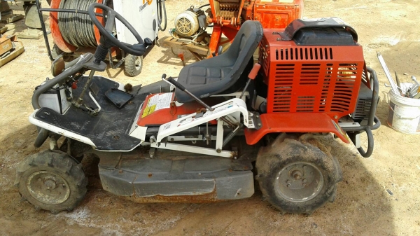 tractor-backhoeได้จัดส่งรถตัดหญ้าแบบนั่งขับKUBOTA ส่งให้ลูกค้าที่ประจวบเรียบร้อยแล้วครับ