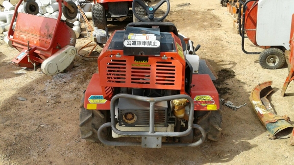 tractor-backhoeได้จัดส่งรถตัดหญ้าแบบนั่งขับKUBOTA ส่งให้ลูกค้าที่ประจวบเรียบร้อยแล้วครับ