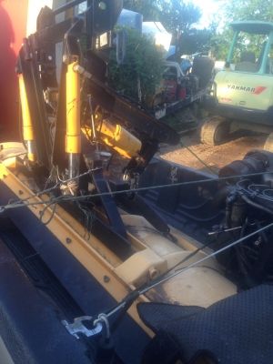 ใบมีดดันดินสำหรับใส่ tractor หรือ backhoe ส่งไปนครปฐม ครับ